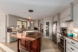 Beautiful Red Mountain Views 4 Bed/3.5 Bath/Pool/Rooftop Deck