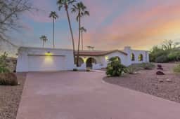 Beautiful Red Mountain Views 4 Bed/3.5 Bath/Pool/Rooftop Deck