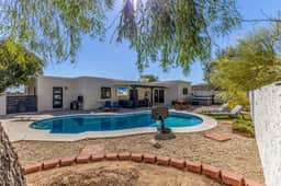 Modern Desert Escape/Sleeps up to 8/Pool & Hot Tub