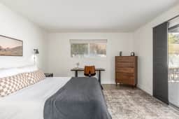 Modern Desert Escape/Sleeps up to 8/Pool & Hot Tub