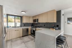 Modern Desert Escape/Sleeps up to 8/Pool & Hot Tub