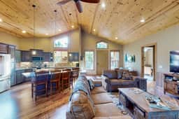 Pristine Torreon Cabin, Sleeps 6