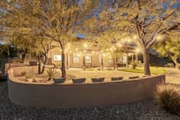 Stunning Secluded Ranch, Sleeps 6 Comfortably, Pool & Jacuzzi