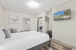 Stylish & Prestigious! 2 Bed/2 Bath-On The Avenue - Suite 200