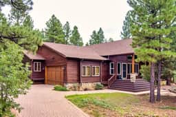Torreon Cozy Cabin, Decks, BBQ, 4Bedroom, Sleeps 6