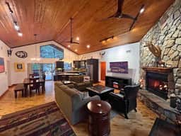 Torreon Cozy Cabin, Decks, BBQ, 4Bedroom, Sleeps 6