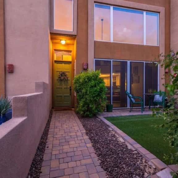 Spacious 2 Bed/2 Bath Townhome w/Patios + Views - Image 1