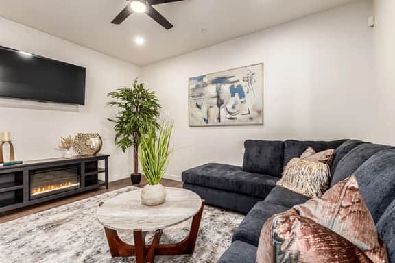 *New* Luxe Apartment 1 Bed/1 Bath - Fountain Hills 202