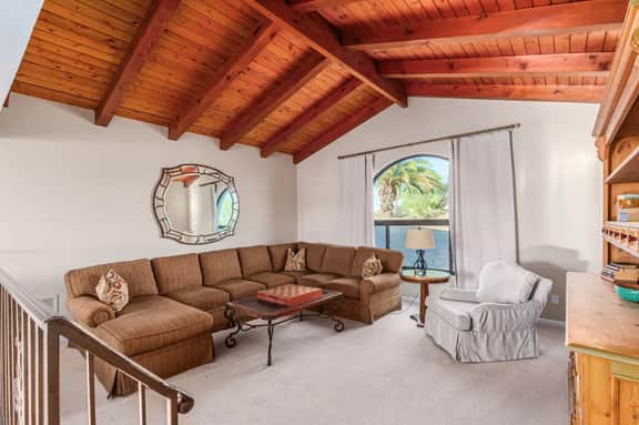 Beautiful Red Mountain Views 4 Bed/3.5 Bath/Pool/Rooftop Deck