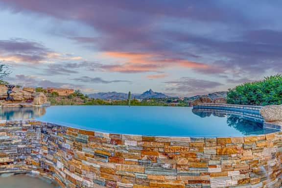 Desert Oasis/Luxury 5 Bedroom w/Pool, Spa & Views