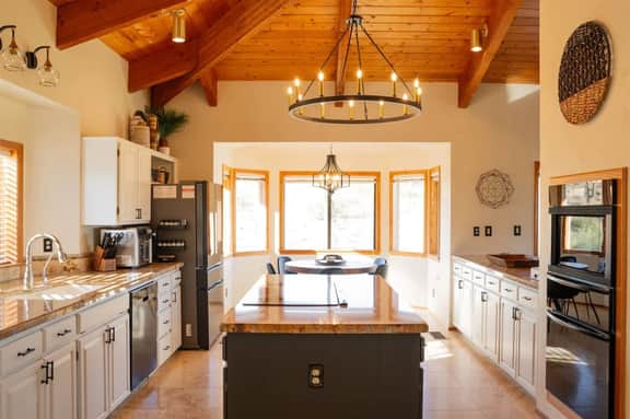 Southwestern Desert Escape/Heated Pool/Sleeps 12