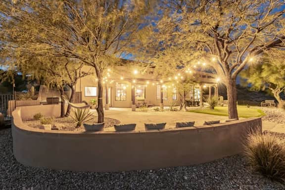 Stunning Secluded Ranch, Sleeps 6 Comfortably, Pool & Jacuzzi