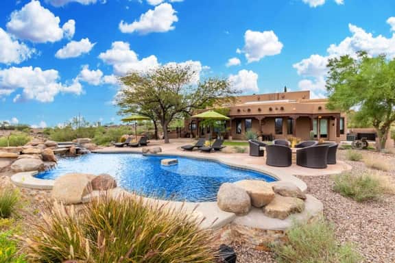 Stunning Secluded Ranch, Sleeps 6 Comfortably, Pool & Jacuzzi