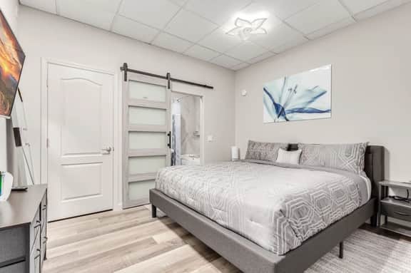 Stylish & Prestigious! 2 Bed/2 Bath-On The Avenue - Suite 101