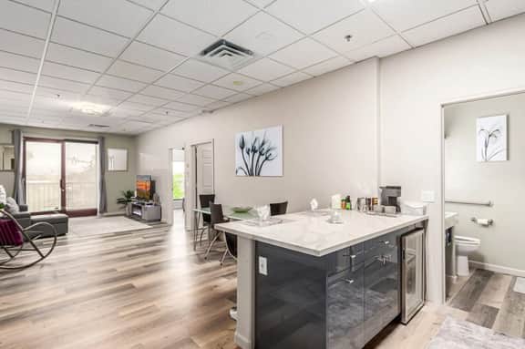 Stylish & Prestigious! 2 Bed/2 Bath-On The Avenue - Suite 201