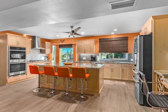 Vibrant 4 Bedroom w/Pool & Spa