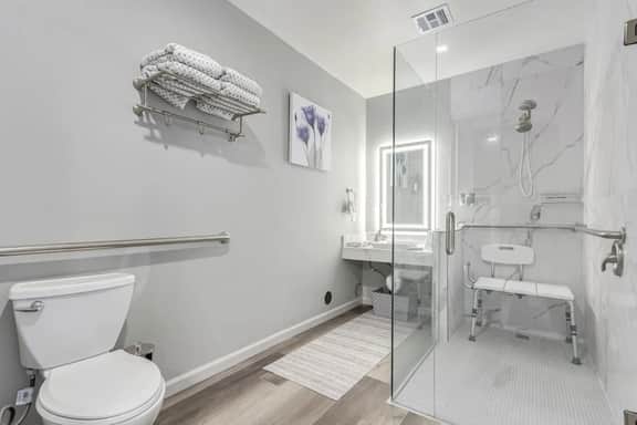 Stylish & Prestigious! 2 Bed/2 Bath-On The Avenue - Image 5