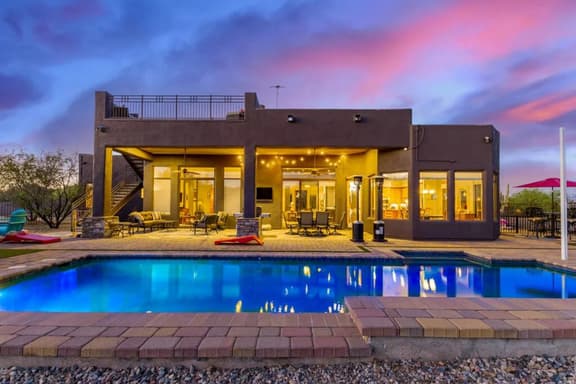 Scottsdale Luxury - 4 Bedroom Home w/Pool, Rooftop Deck, Office, Game Room