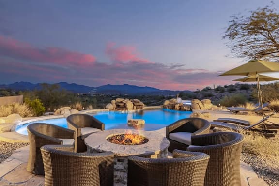 Stunning Secluded Ranch, Sleeps 6 Comfortably, Pool & Jacuzzi