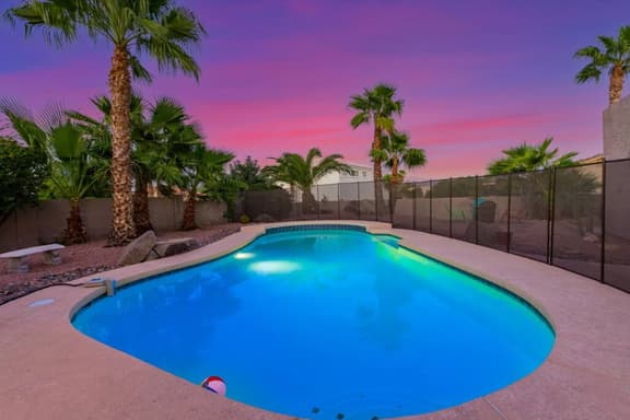 Vibrant 4 Bedroom w/Pool & Spa
